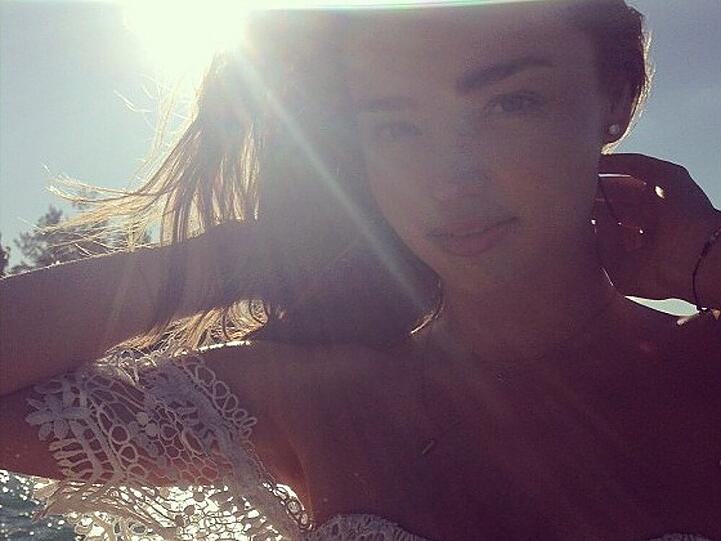 Miranda Kerr genießt ihren Ausflug an den Strand