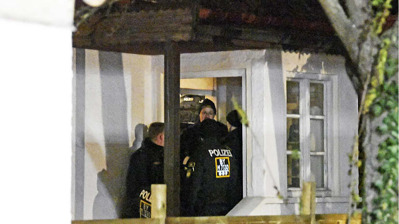 Das SEK rückte in Trudering an und durchsuchte das Haus.