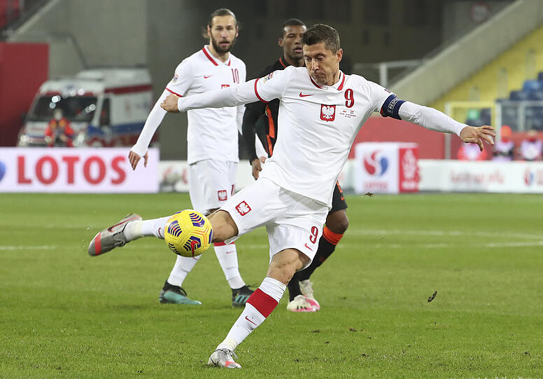 Einer der großen Superstars der Europameisterschaft: Weltfußballer Robert Lewandowski wird die Polen als Kapitän anführen.