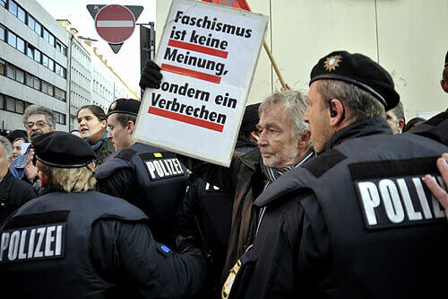 Gegen Neonazis zu demonstrieren, hat in München inzwischen eine lange Tradition &ndash; hier bei einer Kundgebung im November 2008.