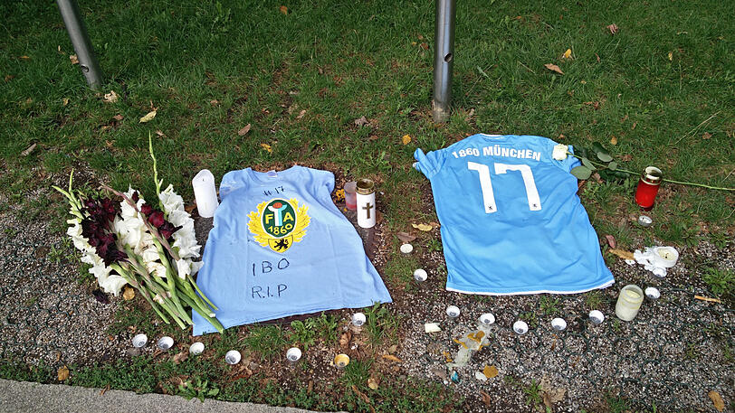 Trauer um "Ibo": Vor der Geschäftstelle des TSV 1860 München liegen Kerzen und Blumen aus.