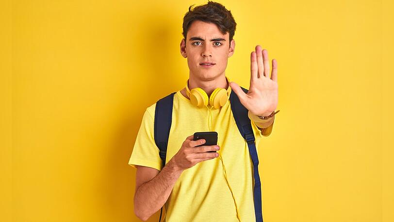 Leitlinien und App: Die EU-Kommission möchte Kinder und Jugendliche im Internet besser schützen.