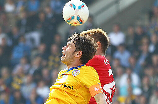 Braunschweigs Matthias Henn (l.) und der Cottbuser Uwe Huenemeier