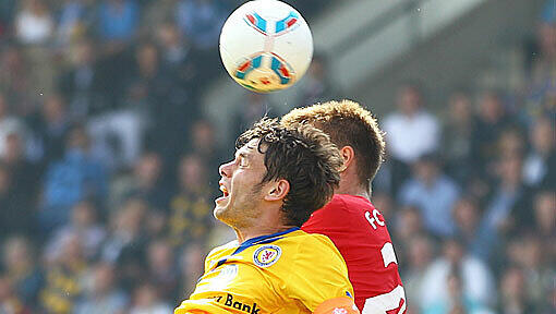 Braunschweigs Matthias Henn (l.) und der Cottbuser Uwe Huenemeier Braunschweigs Matthias Henn (l.) und der Cottbuser Uwe Huenemeier