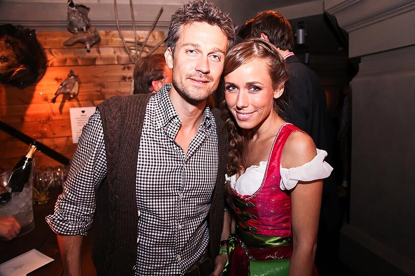 Das Heart wünscht "A ?Liche Wiesn 2012" und bekommt prominenten Besuch: Schauspieler Wayne Carpendale und Moderatorin Annemarie Warnkross. Mehr Bilder unter: www.nachtagenten.de.