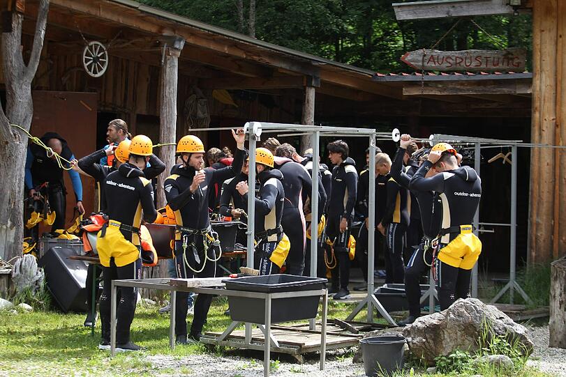 Die Löwen beim Team-Building: Beim Trainingslager in Bad Häring stand am Freitag Canyoning auf dem Programm. Die Bilder aus den Schluchten!