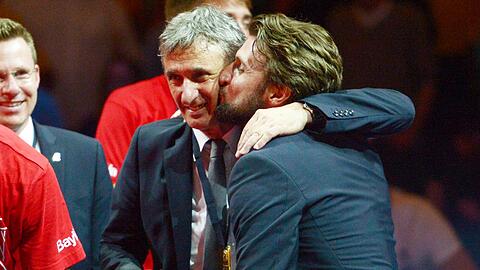 Inniges Verhältnis: Marko Pesic  und Vater Svetislav , für den nun Sasa Djordjevic  als Bayern-Coach übernimmt.