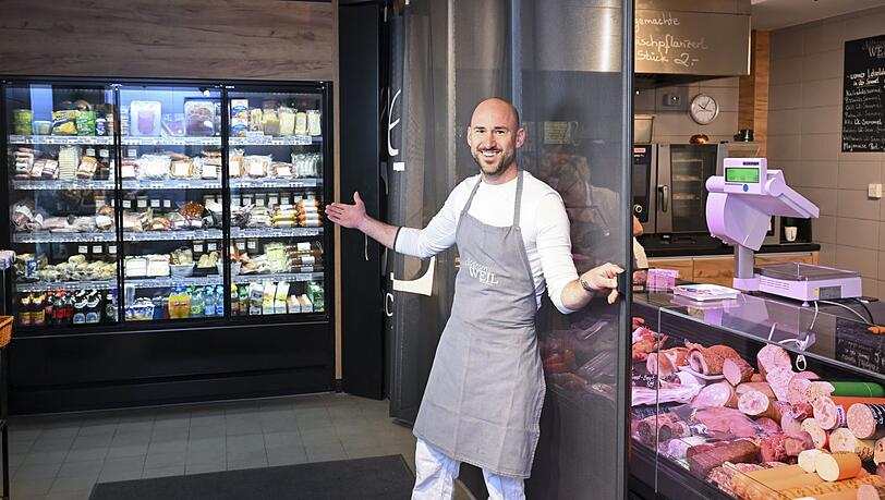 Florian Weil hat in seinem Metzgerei-Weil-Standl am Elisabethmarkt auch einen gut ausgestatteten Selbstbedienungsladen eingerichtet. Dort kann man (nicht nur) Grillware bis 22 Uhr einkaufen.