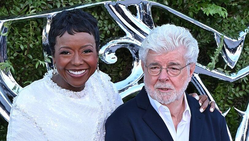 George Lucas und seine Ehefrau Mellody Hobson bei der Eröffnung des neuen Lucas Museum of Narrative Art. George Lucas und seine Ehefrau Mellody Hobson bei der Eröffnung des neuen Lucas Museum of Narrative Art.