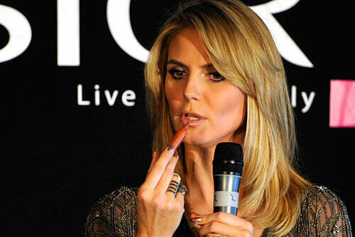 "Benutzt mal andere Farben", rät Heidi Klum.