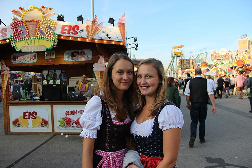 Jasmin und Madlen: &bdquo;Ausgegeben haben wir heute beide um die 30 Euro. Dabei gehabt hätten wir sogar 50 Euro, aber ist ja umso besser, wenn man nicht alles ausgeben muss.&ldquo;