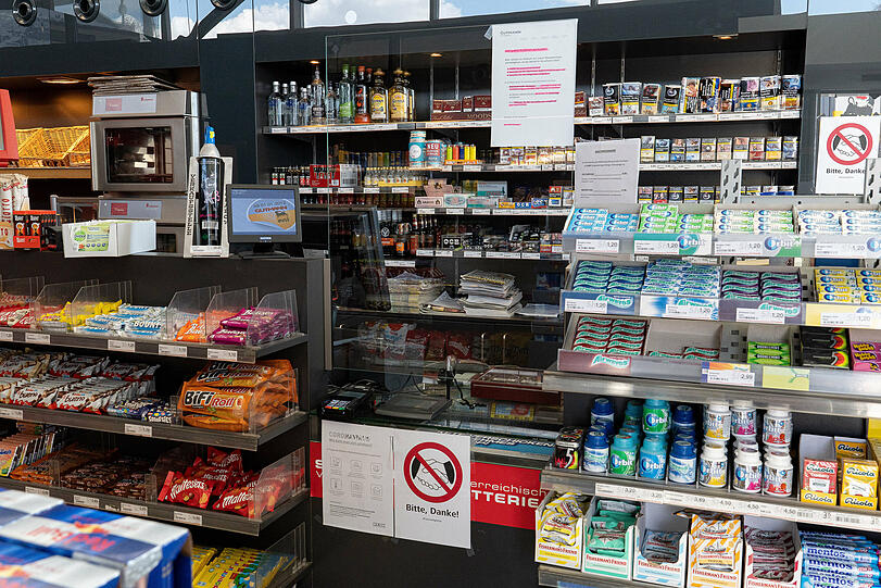 Am Sonntagabend raubten zwei noch unbekannte Männer die Avia-Tankstelle an der Martin-Eckert-Straße aus.  (Symbolbild)