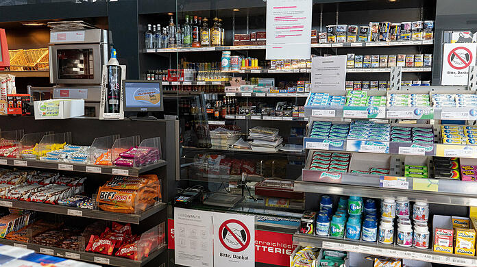 In der Nacht von Samstag auf Sonntag raubte ein Mann eine Tankstelle in der Hochstraße aus. (Symbolbild)