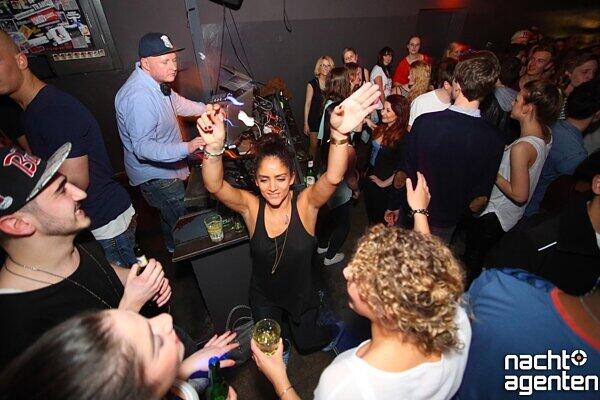 Das Wochenende beginnt am "Mixwoch": Der Slogan des Crux ging wieder einmal auf. Der "Mixwoch" war die heißeste Party am Mittwoch. Noch mehr Fotos auf: