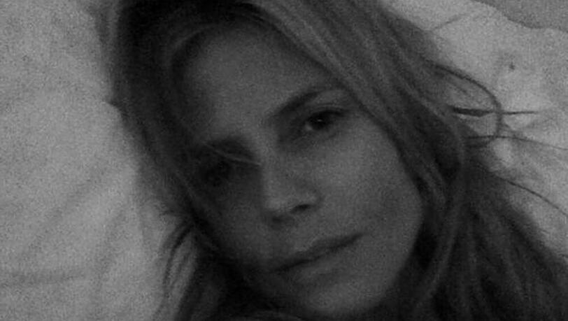 Heidi Klum fällt es schwer, aus den Federn zu kommen Heidi Klum fällt es schwer, aus den Federn zu kommen