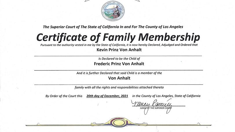 Die Adoptionsurkunde von Prinz Kevin von Anhalt Die Adoptionsurkunde von Prinz Kevin von Anhalt