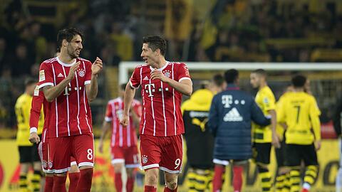 Javi Martínez (l.) glaubt an einen Lewy-Abschied.