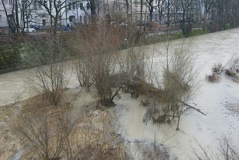 Dauerregen sorgt für Hochwasser an der Isar: In München wurde mit Hochwasserwarnstufe 1 gerechnet. Die Bilder.
