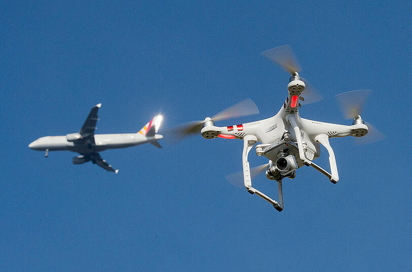 Zwei Piloten meldeten das unbemannte Flugobjekt in ihrer Nähe. (Symbolbild)