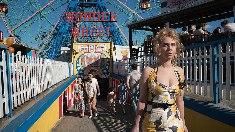 Ist das Leben nicht eine einzige Achterbahnfahrt? Für Carolina (Juno Temple) gilt das in jedem Fall.