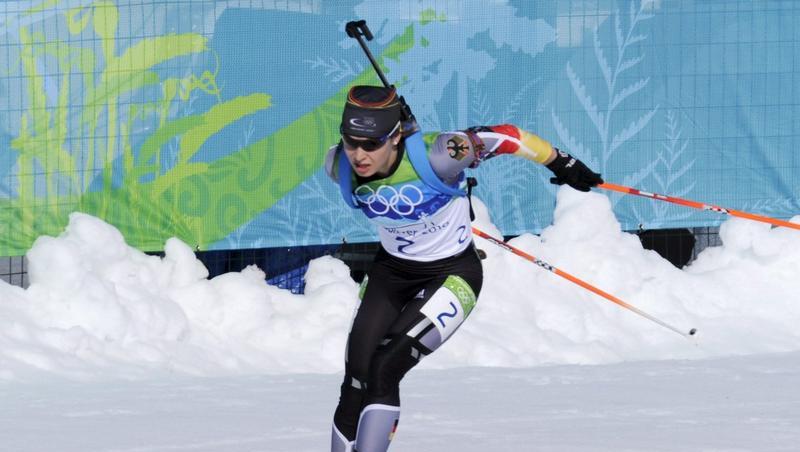 Magdalena Neuner arbeitet sich im Massenstart-Rennen durch die Loipe. Magdalena Neuner arbeitet sich im Massenstart-Rennen durch die Loipe.