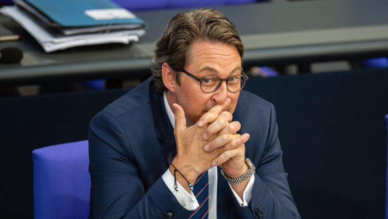Verkehrsminister Andreas Scheuer steht unter Druck, weil er die Verträge zur Kontrolle und Erhebung der Maut Ende 2018 abschloss, bevor Rechtssicherheit bestand. Verkehrsminister Andreas Scheuer steht unter Druck, weil er die Verträge zur Kontrolle und Erhebung der Maut Ende 2018 abschloss, bevor Rechtssicherheit bestand.