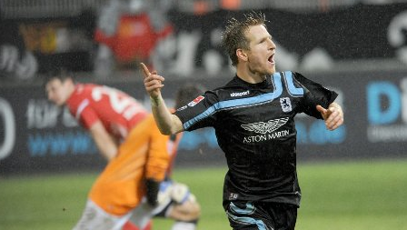 Stefan Aigner jubelt über seinen Treffer zum Sieg. Stefan Aigner jubelt über seinen Treffer zum Sieg.