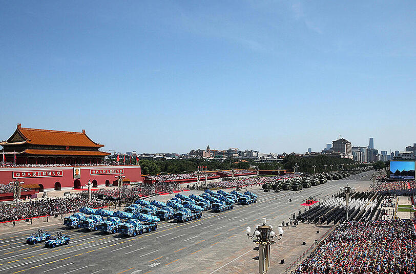 Bei der größten Militärparade seiner Geschichte hat China seine neuen Superwaffen präsentiert.