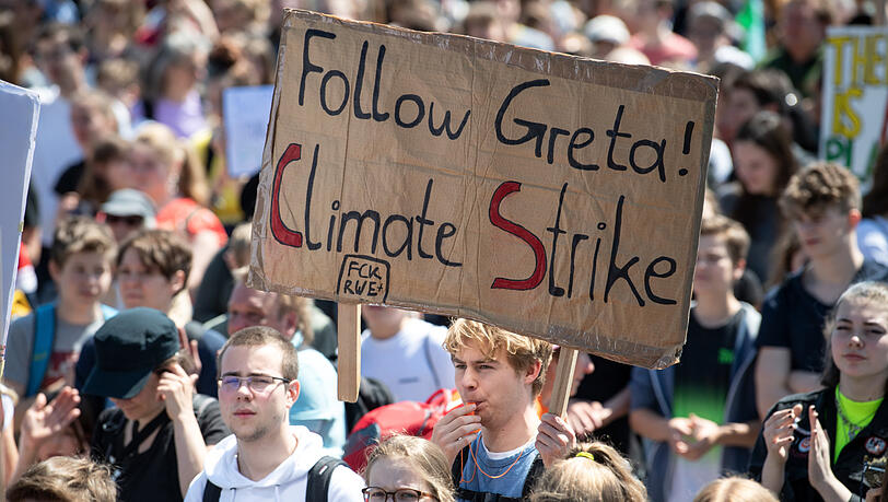 In München sind am Freitag rund 3.000 Menschen für den Klimaschutz auf die Straße gegangen. In München sind am Freitag rund 3.000 Menschen für den Klimaschutz auf die Straße gegangen.