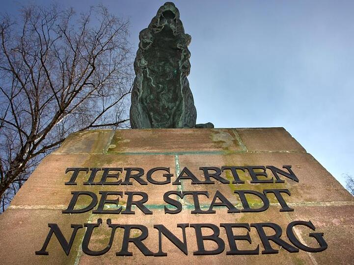 Blick auf den Eingang des Tiergartens in Nürnberg. Foto: picture alliance / dpa / Archivbild