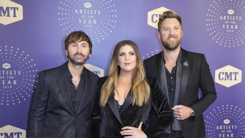 Dave Haywood, (l-r), Hillary Scott und Charles Kelley der amerikanischen Country-Band Lady Antebellum kommen 2019 zur CMT "Artists of the Year" Preisverleihung. Die Band will sich umbenennen, weil ihr Name an die Zeit der Sklaverei erinnert. Dave Haywood, (l-r), Hillary Scott und Charles Kelley der amerikanischen Country-Band Lady Antebellum kommen 2019 zur CMT "Artists of the Year" Preisverleihung. Die Band will sich umbenennen, weil ihr Name an die Zeit der Sklaverei erinnert.