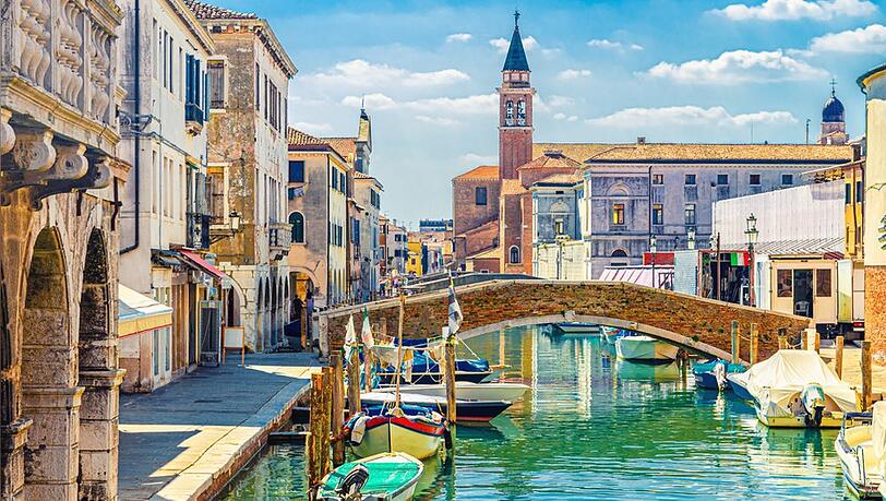 In Chioggia gibt es auch Kanäle und Brücken - wie in Venedig.