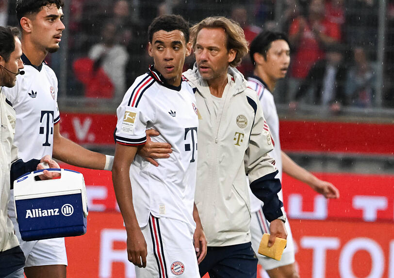 Brach gegen Heidenheim erneut zusammen: Jamal Musiala. Brach gegen Heidenheim erneut zusammen: Jamal Musiala.
