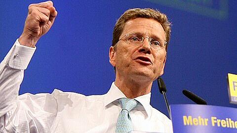 Drastische Forderung: FDP-Chef Westerwelle setzt Kanzlerin Merkel unter Druck