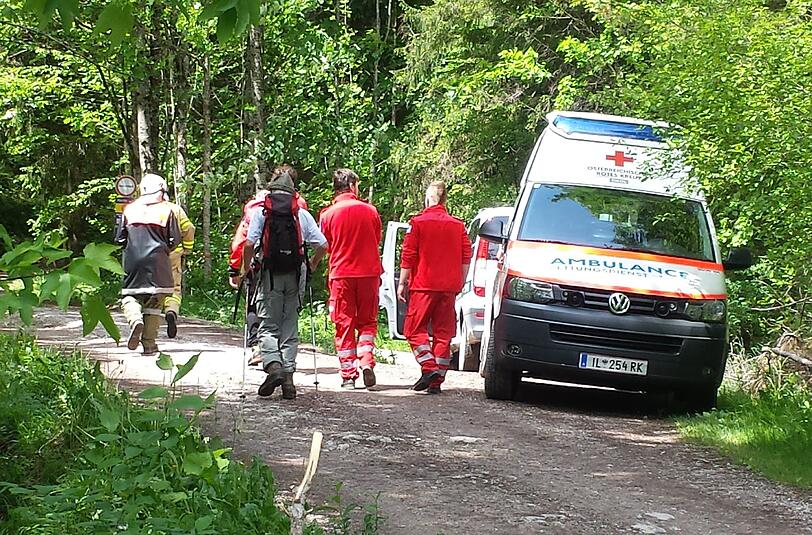Vilser Alm: Rettungskräfte sind im Einsatz. Ein Mann wurde von einem Riesen-Felsbrocken erschlagen!