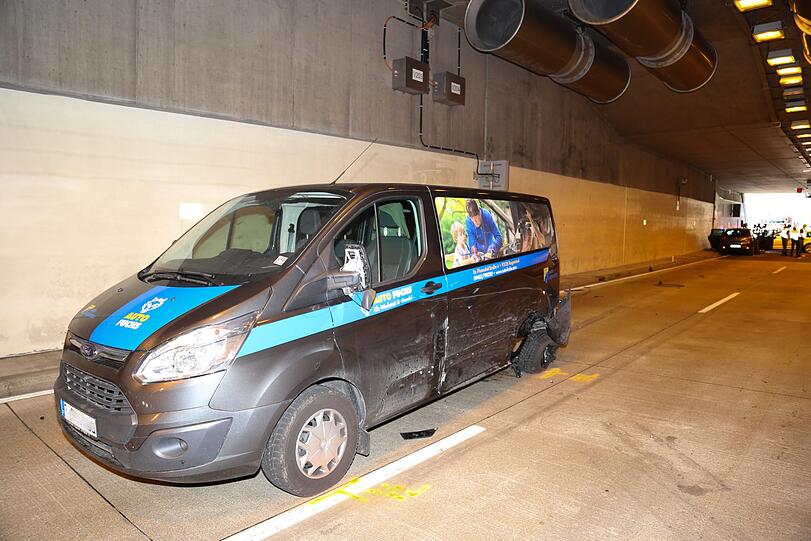 Die Bilder vom schweren Unfall im Farchanter Tunnel auf der B2.