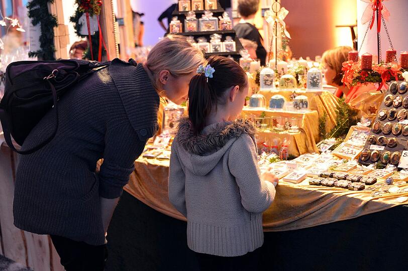 "Münchens höchster Weihnachtsmarkt" im 13. Stock des Mercedes-Benz Centers an der Donnersbergerbrücke.