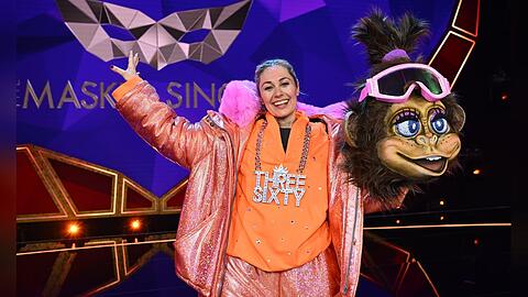 Gibt ihr "The Masked Singer"-Comeback: Ruth Moschner als Snowboard-&Auml;ffchen.
