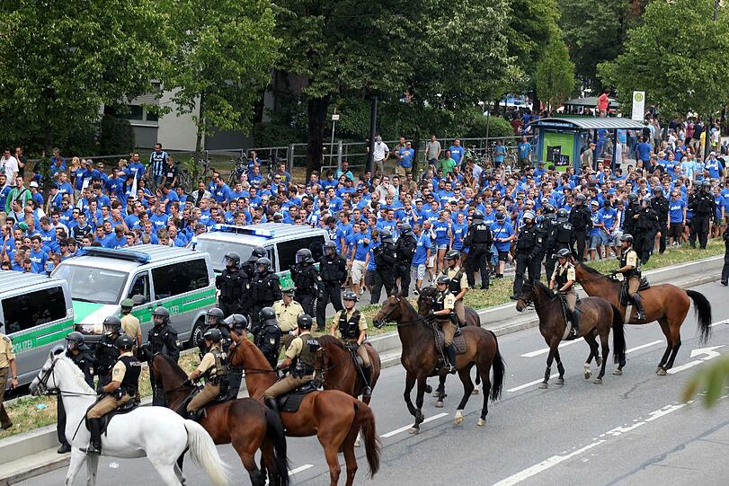 Die Löwen sind da! Die Bilder vor dem Amateurderby im Grünwalder Stadion.