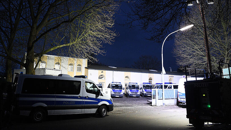 Große Anti-Terror-Razzia in Hessen. Die Polizei durchsuchte auch die Bilal-Moschee in Frankfurt.