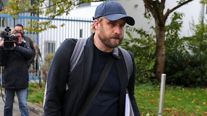 5. November 2019: Daniel Bierofka verlässt die Geschäftsstelle des TSV 1860 München. Das Ende seiner Trainerkarriere bei den Löwen.