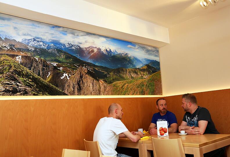 Auch das Alpenpanorama an der Wand ist neu hinzugekommen.