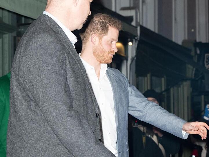 Prinz Harry verlässt den Ivy Chelsea Garden in London nach einem privaten Dinner für seine Wohltätigkeitsorganisation Sentebale.