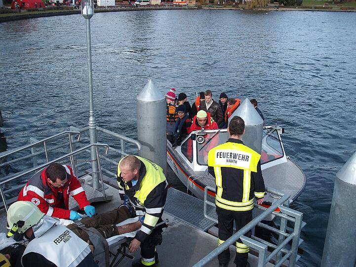 Vermeintlich dramatische Szenen gab es am Samstag bei einer Notfallübung am Tegernsee zu sehen - die Bilder.