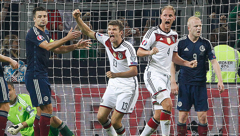 Thomas Müller nach seinem Treffer zum 2:1 für den DFB. Thomas Müller nach seinem Treffer zum 2:1 für den DFB.