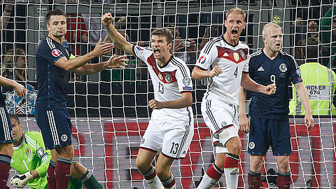 Thomas Müller nach seinem Treffer zum 2:1 für den DFB.
