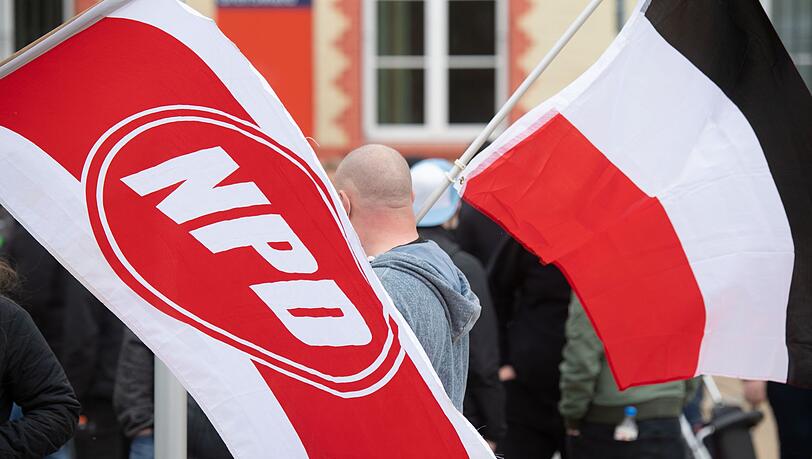 Die NPD, heute "Die Heimat", wird von der Parteienfinanzierung ausgeschlossen.