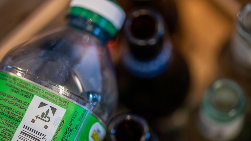 Sein Pfandflaschen-Geld spendete ein Obdachloser an ein Frauenhilfswerk. (Symbolbild)