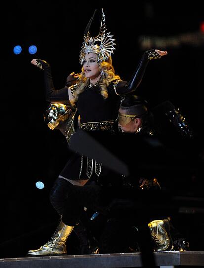 Im Februar 2012 durfte Madonna bei der Halbzeit-Show des 46. Super Bowl Finales in Indianapolis auftreten. Hier sehen Sie die Bilder von der spektakulären Show!