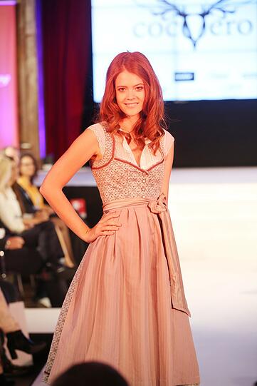 Der AZ-Modelcontest feiert Finale im Silbersaal des Deutschen Theaters. Am Ende war es Jeannie, die die Jury am meisten überzeugt hat. Die 23-Jährige ist die neue Schöne Münchnerin. Die Bilder des Galaabends zum Durchklicken.